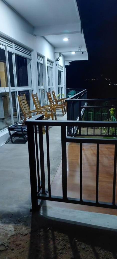 Ella Touch Bed & Breakfast Bagian luar foto